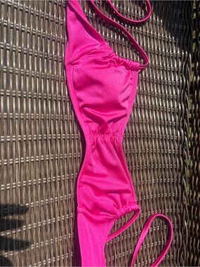 Neon pink bikini top Y2K